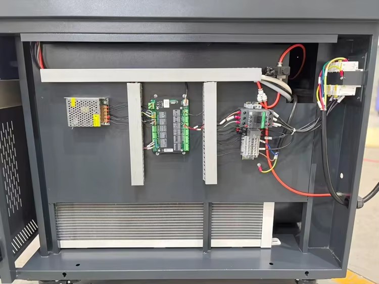 Laser Cleaning Machine 2000W - Handheld-Laserschweißgerät mit kontinuierlicher Welle, 1500 W,