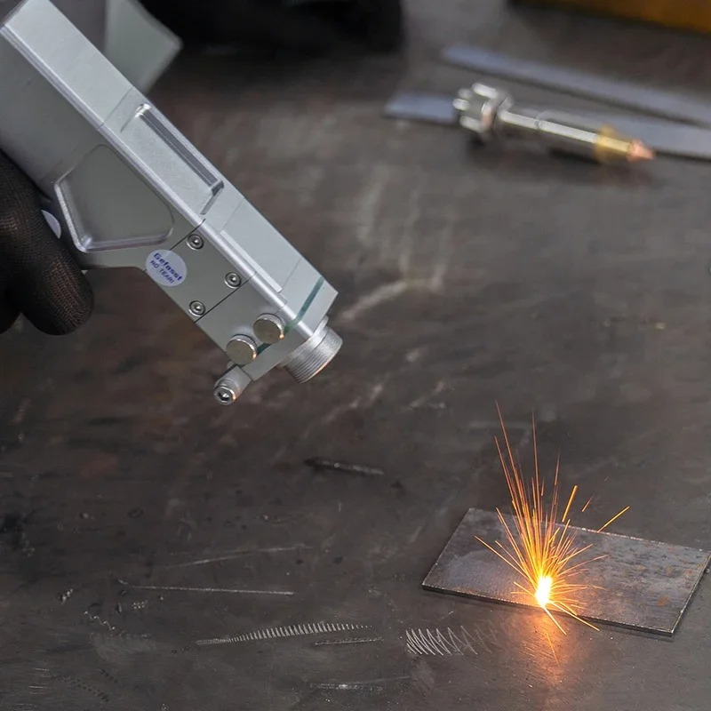Chinesisches Handgeführtes Fas – Fiber Laser Welder 2000W Bewertung und Preis