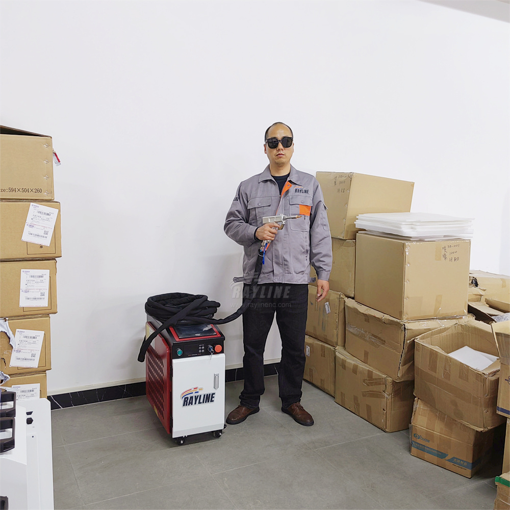 Neue Mini-Wassergekühlte Handg – Laser Welding Machine 1500W Handheld Bewertung und Preis